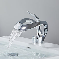 Baterie Chiuvetă Baie Tip Cascadă Cromată 15 cm — Elegantă și Ecologică 🚿✨