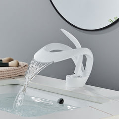 Baterie Chiuvetă Baie Cascadă Cromată 15 cm — Design Nordic Elegant ✨🚿