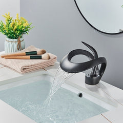 Baterie Chiuvetă Baie Tip Cascadă Neagră Modernă 15 cm — Design Elegant 🌊✨