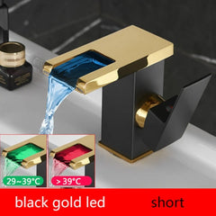 Robinet Baie LED Tip Cascadă Negru-Auriu — Experiență Luxoasă 💧✨